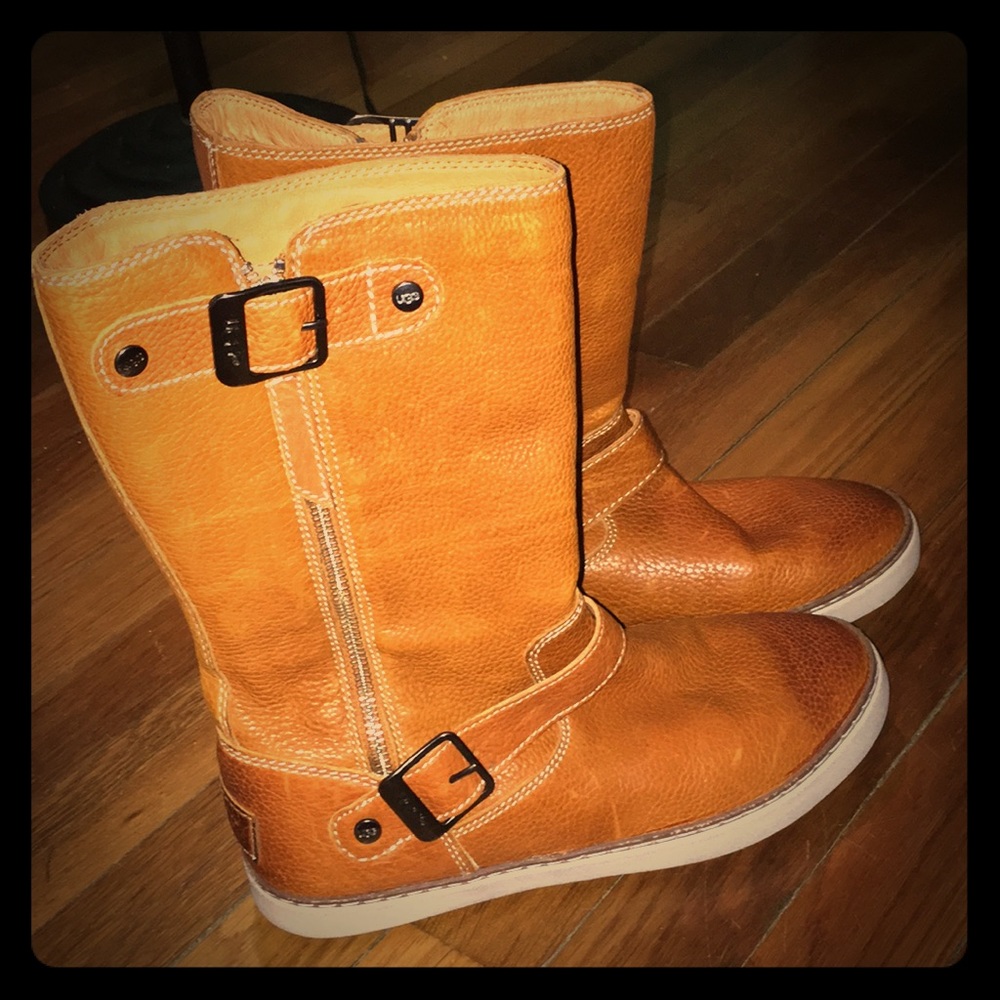 NWT UGG Size 7.5 Boots
